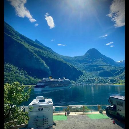 Solhaug Fjordcamping Geiranger Eksteriør billede